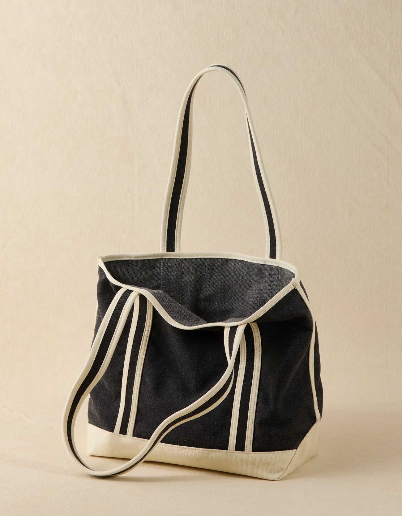 Snoopy Tote — Black BOO back